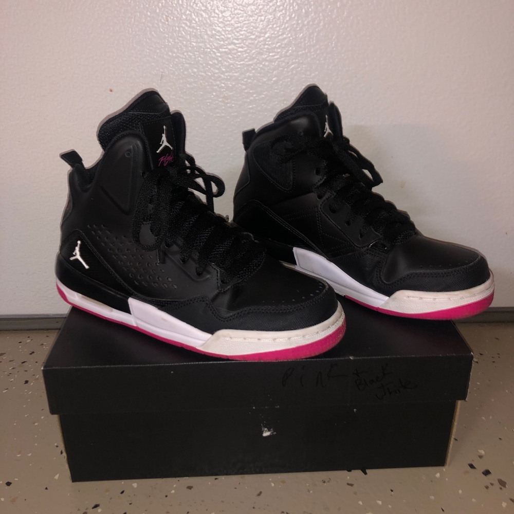 Youth Jordan SC-3 GG “Deadly Pink” Flight Sneakers